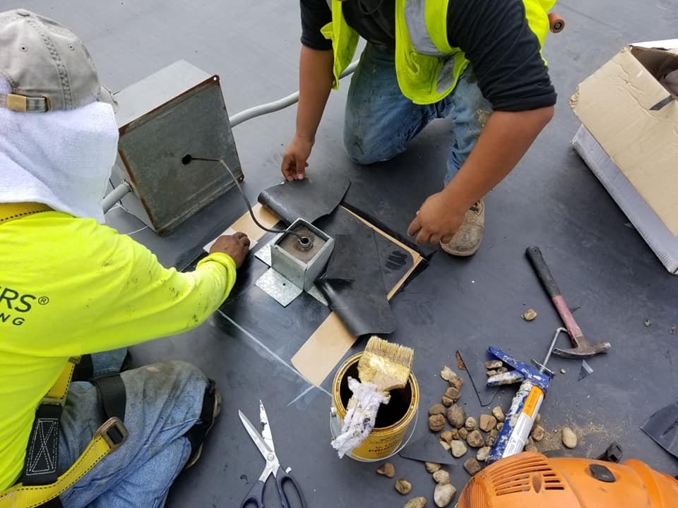 lakeway roofing pros crew